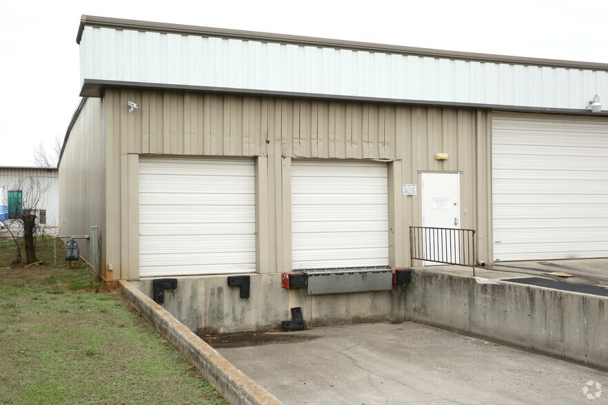 4820 Commercial Dr, Huntsville, AL à vendre - Photo de l’immeuble – Image 3 sur 27