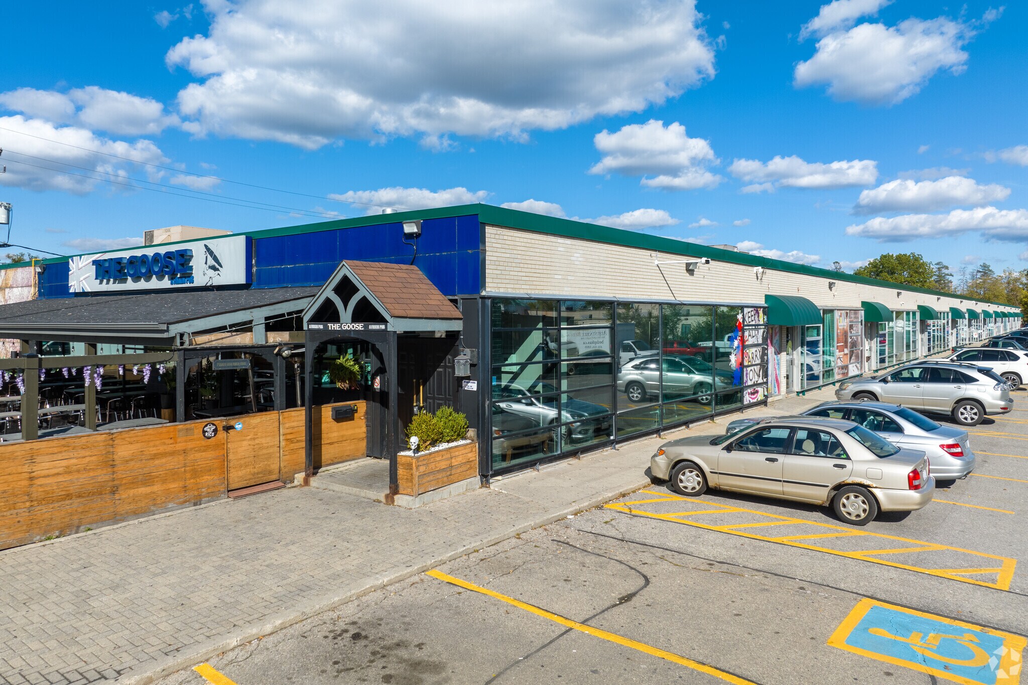 1875 Leslie St, Toronto, ON à louer Photo principale– Image 1 sur 5