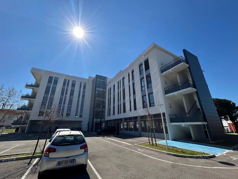 Bureau dans Marseille à louer - Photo de l’immeuble – Image 2 sur 21