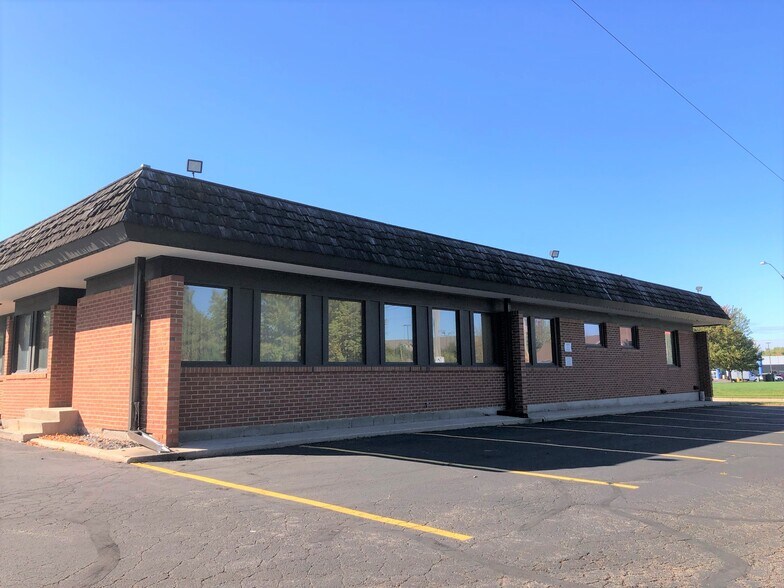 1416 S Commercial St, Neenah, WI à louer - Photo de l’immeuble – Image 2 sur 12