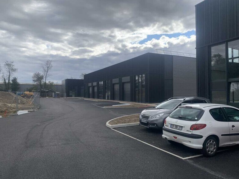 Local d'activités dans Trévoux à vendre - Photo de l’immeuble – Image 3 sur 6
