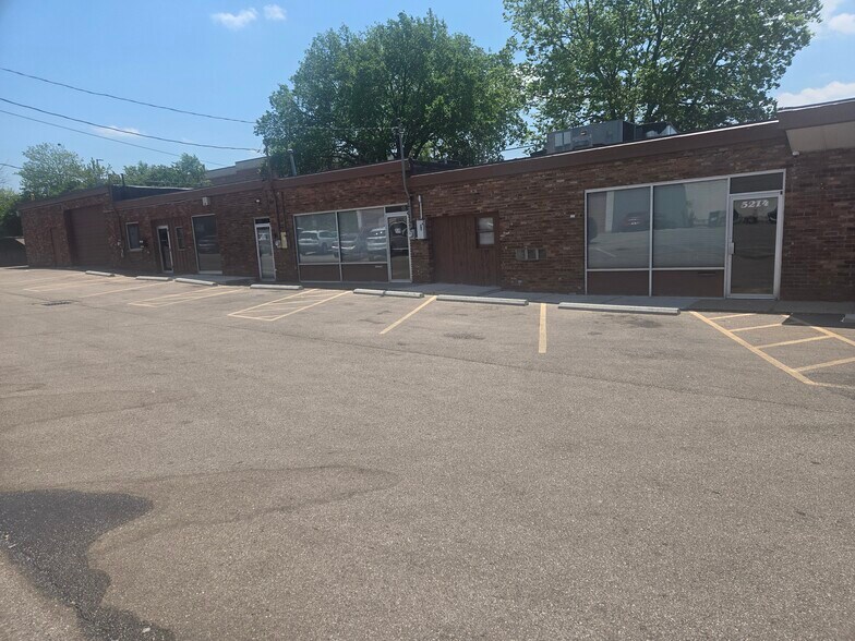 5210-5214 N Dixie Dr, Dayton, OH à louer - Photo de l’immeuble – Image 3 sur 3