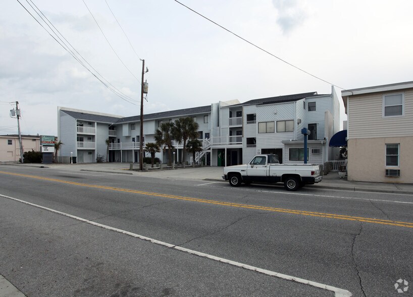 129 Fort Fisher Blvd S, Kure Beach, NC à vendre - Photo principale – Image 1 sur 6