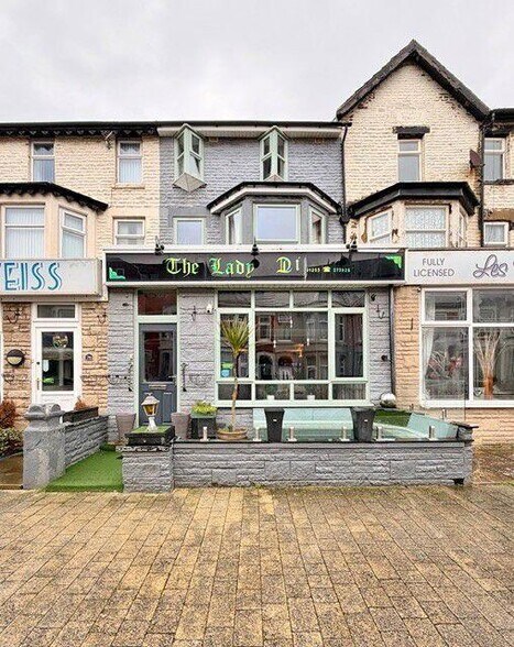 40 St Chads Rd, Blackpool à vendre - Photo de l’immeuble – Image 1 sur 23