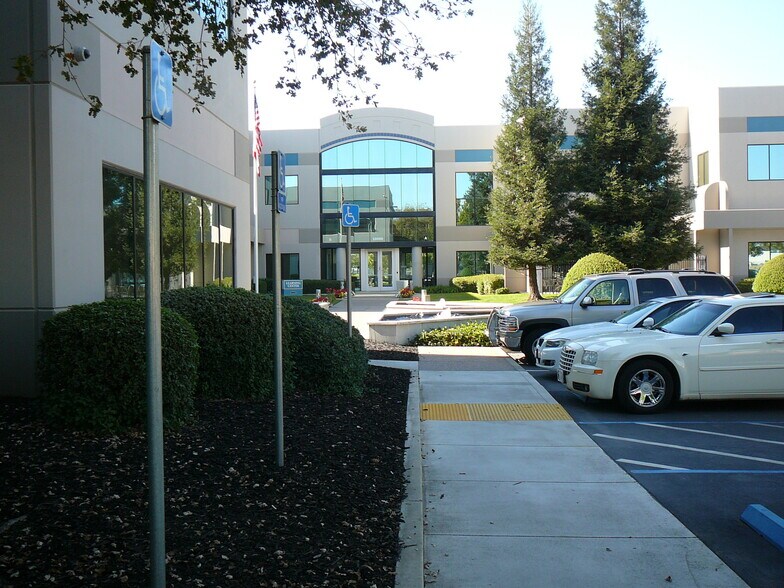 10000 Goethe Rd, Sacramento, CA à vendre - Photo de l’immeuble – Image 2 sur 8