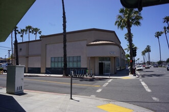 5670 E 2nd St, Long Beach, CA à louer Photo de l’immeuble– Image 1 sur 9