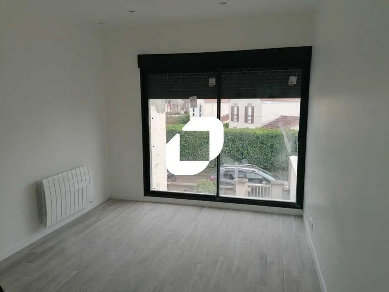 Bureau dans Saint-Leu-la-Forêt à louer - Photo de l’immeuble – Image 1 sur 5