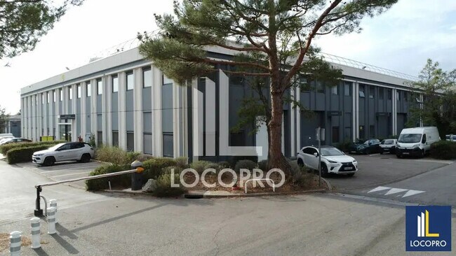 Plus de détails pour Local d'activités à louer