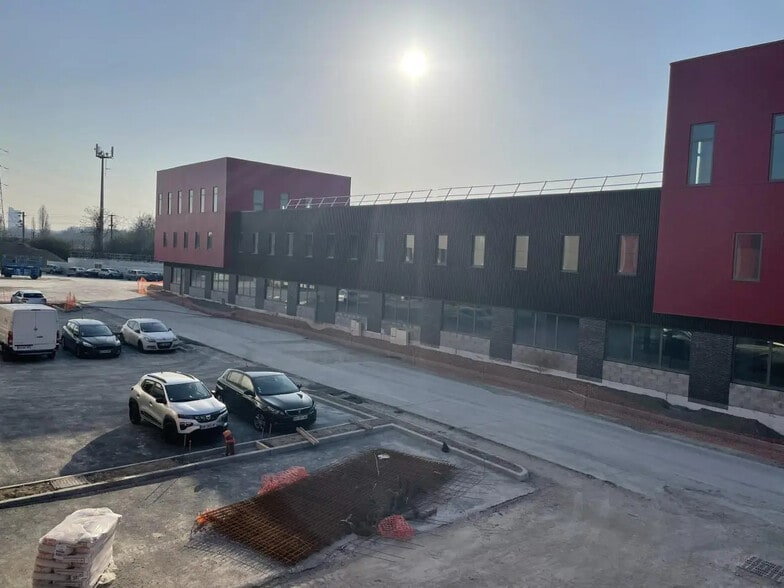 Local d'activités dans Gennevilliers à vendre - Photo de l’immeuble – Image 1 sur 9