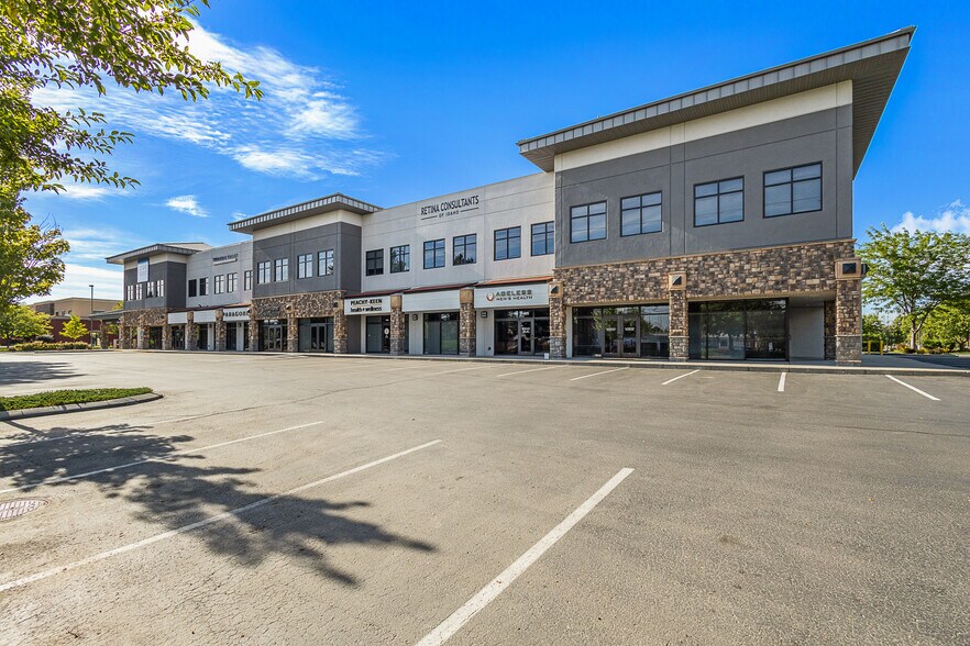 3715 E Overland Rd, Meridian, ID à louer - Photo de l’immeuble – Image 1 sur 7