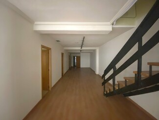 Plus de détails pour Calle Héroes Leoneses, 1, León - Local commercial à louer
