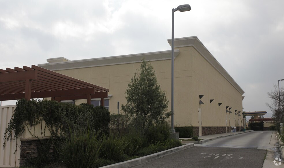 15390 Fairfield Ranch Rd, Chino Hills, CA à louer - Photo de l’immeuble – Image 2 sur 3