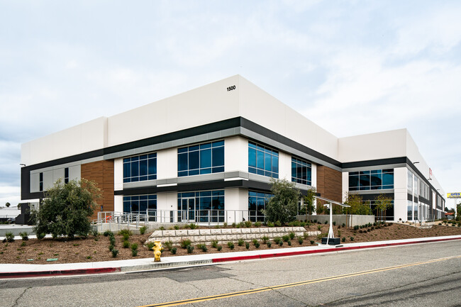 Plus de détails pour 1500 S Raymond Ave, Fullerton, CA - Industriel/Logistique à louer