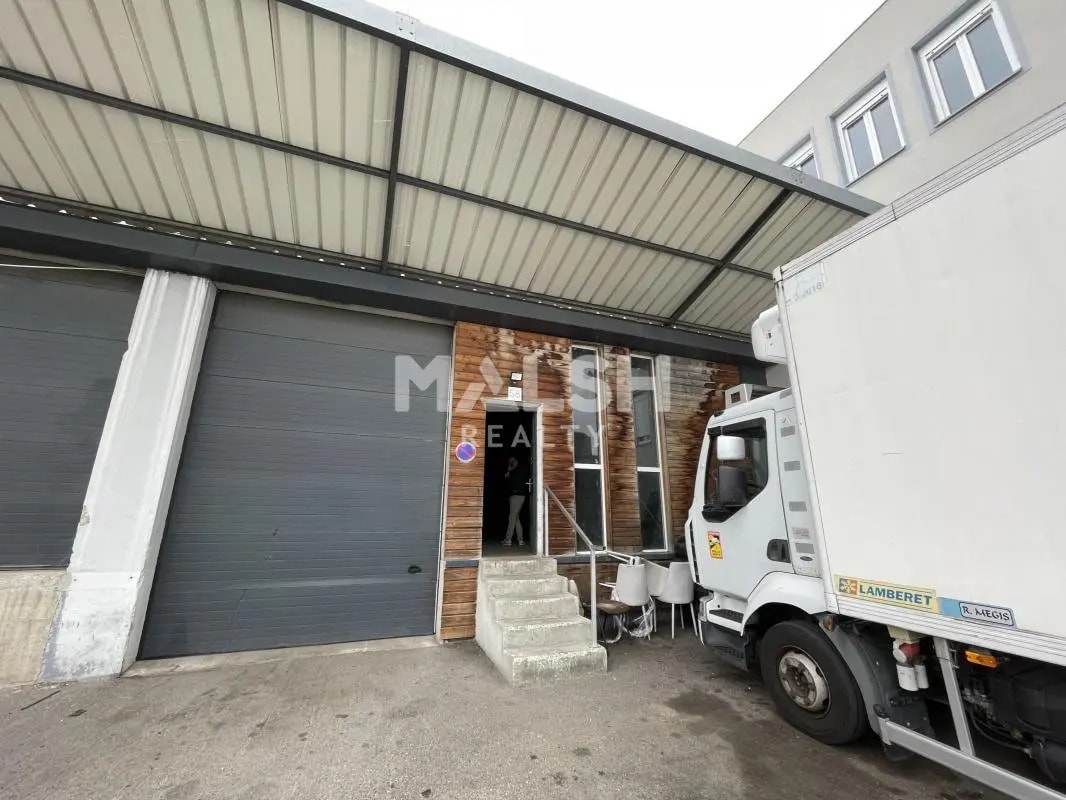 Local d’activités dans Saint-Priest à louer Photo de l’immeuble– Image 1 sur 7