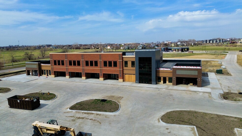 2295 SW State St, Ankeny, IA à louer - Photo de l’immeuble – Image 2 sur 8