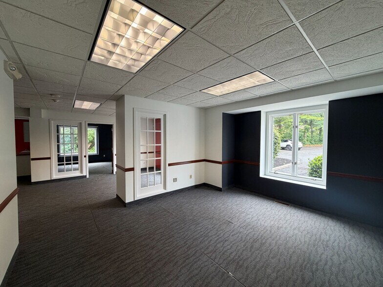 10 Grove St, Pittsford, NY à louer - Photo de l’immeuble – Image 3 sur 13