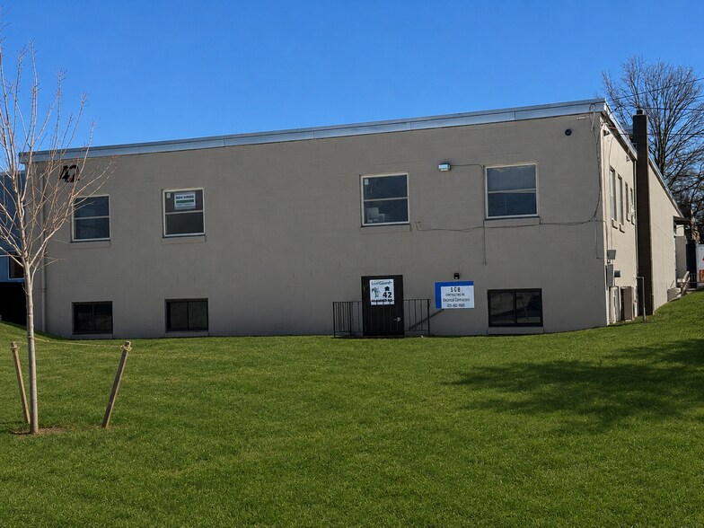 42 Karner Rd, Albany, NY à louer - Photo de l’immeuble – Image 3 sur 9