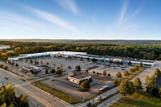 Plus de détails pour 1790-2000 Diamond Hill Rd, Woonsocket, RI - Local commercial à louer