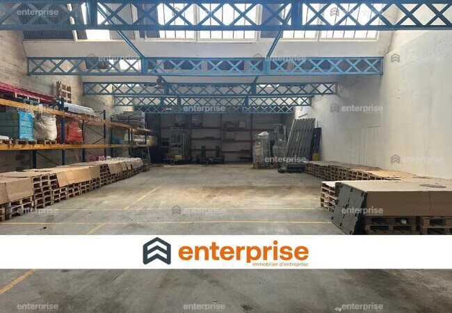 Plus de détails pour Local d'activités à louer