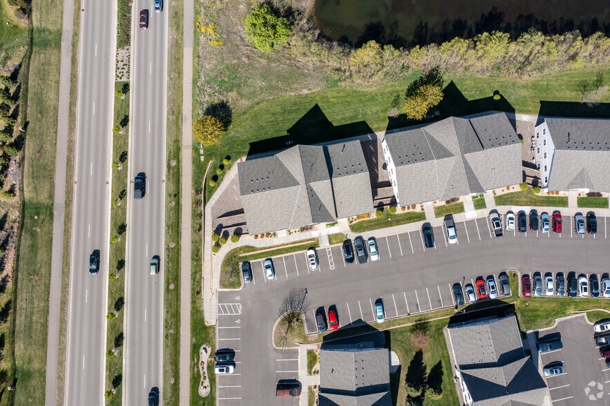 11330-11334 86th Ave N, Maple Grove, MN à louer - Photo de l’immeuble – Image 3 sur 4