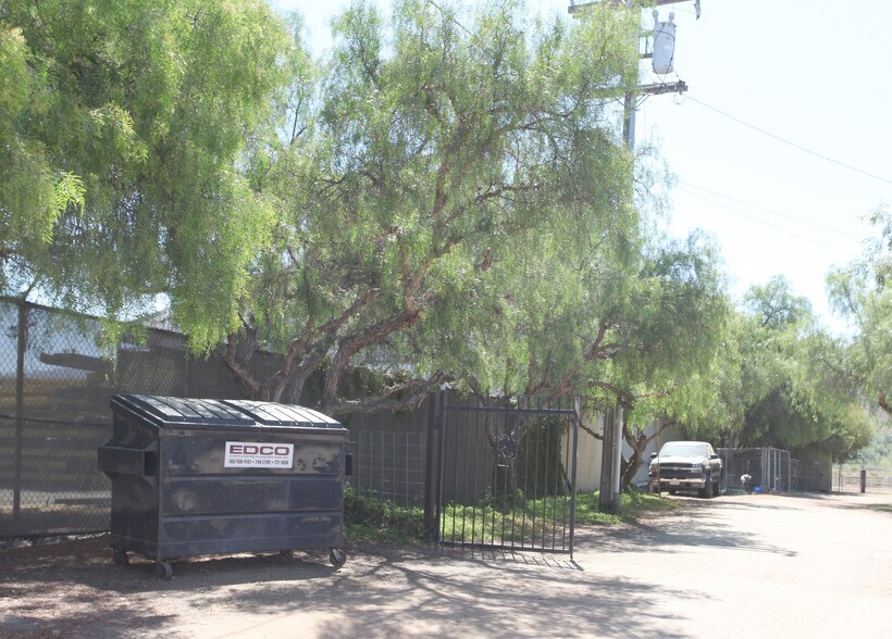 429 Daisy Ln, San Marcos, CA à louer - Photo de l’immeuble – Image 2 sur 4