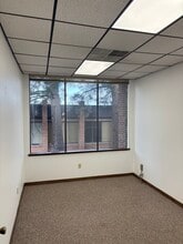 1229 Lake Plaza Dr, Colorado Springs, CO à louer Photo intérieure– Image 1 sur 5