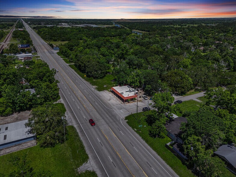 9302 Highway 6, Hitchcock, TX à vendre - Photo de l’immeuble – Image 3 sur 34