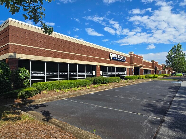 10700 Abbotts Bridge Rd, Johns Creek, GA à louer - Photo de l’immeuble – Image 3 sur 37