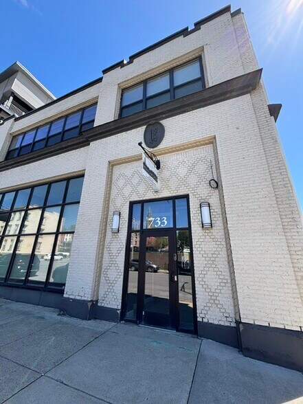 733 Broadway, Albany, NY à louer - Photo principale – Image 1 sur 9