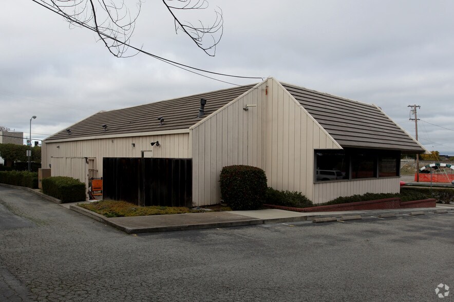 300 El Camino Real, San Carlos, CA à louer - Photo de l’immeuble – Image 3 sur 3