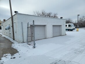 6039 S Howell Ave, Milwaukee, WI à louer Photo de l’immeuble– Image 2 sur 7