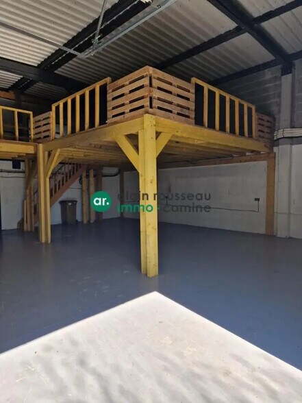 Local d’activités dans La Séguinière à louer - Photo de l’immeuble – Image 1 sur 7