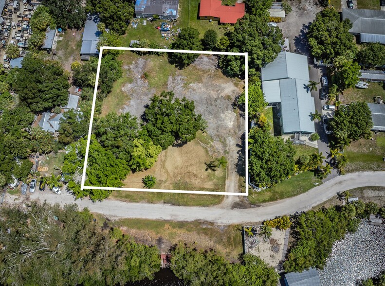 817 2nd Ave NW, Ruskin, FL à vendre - Photo de l’immeuble – Image 3 sur 8