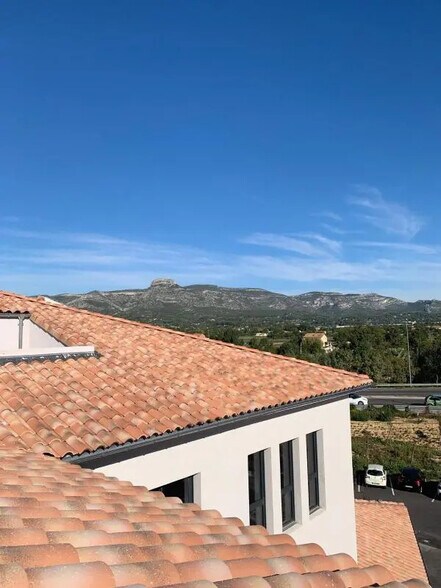 Bureau dans Aubagne à louer - Photo de l’immeuble – Image 3 sur 6