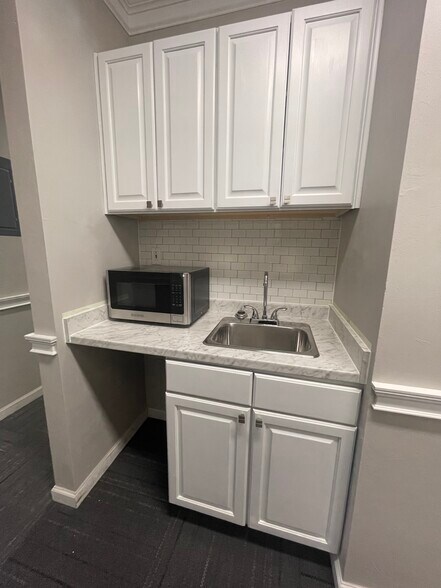 225-261 Pinewood Dr, Tallahassee, FL à louer - Photo de l’immeuble – Image 2 sur 13