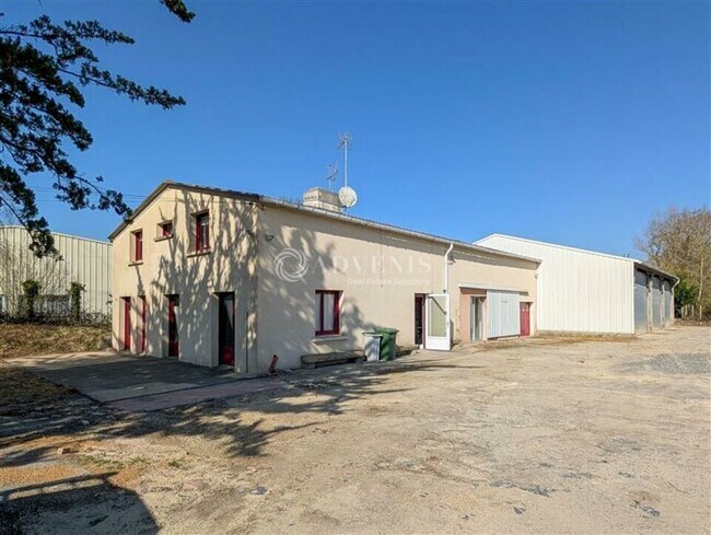 Plus de détails pour Local d’activités à vendre