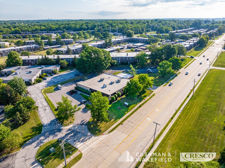 16500 W Sprague Rd, Middleburg Heights, OH à vendre - Photo de l’immeuble – Image 3 sur 28