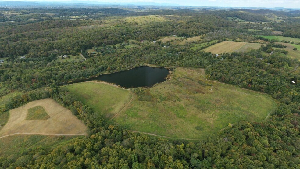116 Velie Rd, Lagrangeville, NY à vendre - Photo principale – Image 2 sur 18