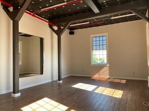 372 Central Ave, Pawtucket, RI à louer Photo intérieure– Image 2 sur 4