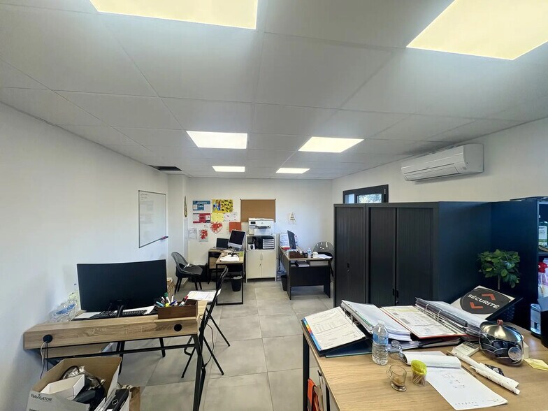 Bureau dans Velaux à louer - Photo intérieure – Image 2 sur 3