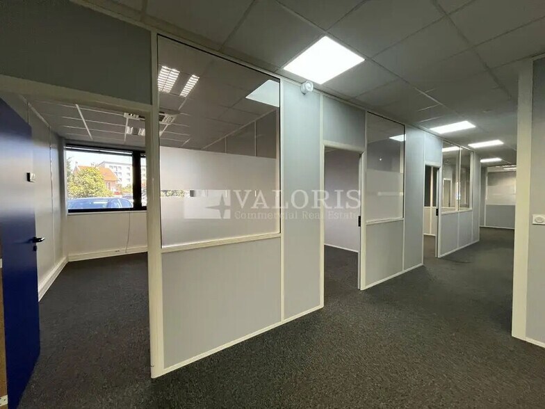 Bureau dans Villeurbanne à louer - Photo de l’immeuble – Image 2 sur 12