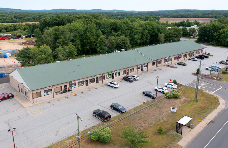 351-361 Boston Post Rd, North Windham, CT à louer - Photo de l’immeuble – Image 1 sur 3