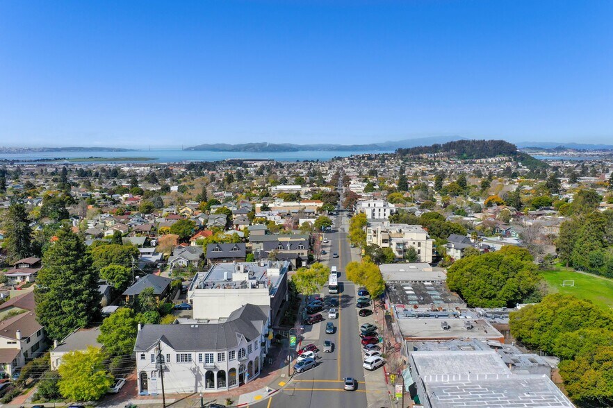 1758-1760 Solano Ave, Berkeley, CA à vendre - Aérien – Image 2 sur 18