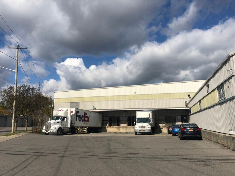 320 W Taylor St, Syracuse, NY à vendre - Photo de l’immeuble – Image 3 sur 7