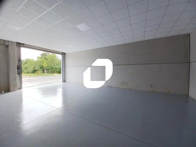 Local d’activités dans Serris à louer - Photo de l’immeuble – Image 1 sur 8