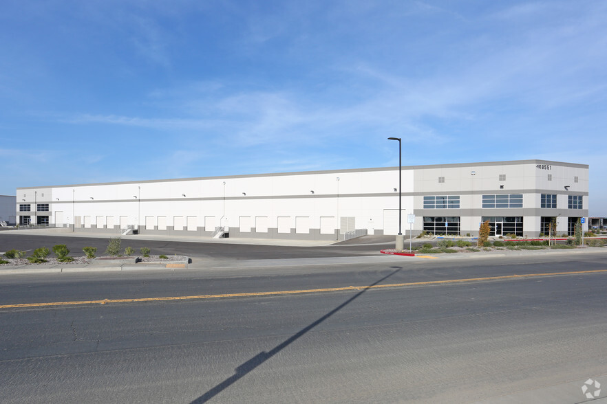 18551 Christopher Way, Lathrop, CA à louer - Photo de l’immeuble – Image 3 sur 4