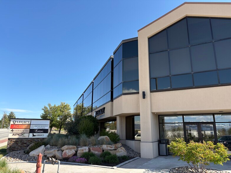6671 S Redwood Rd, West Jordan, UT à louer - Photo de l’immeuble – Image 3 sur 11
