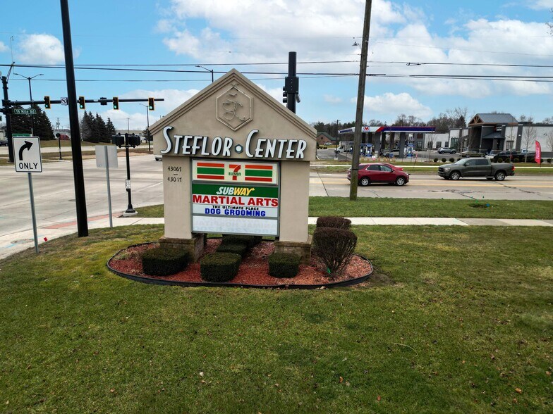 43017-43065 Mound Rd, Sterling Heights, MI à louer - Photo de l’immeuble – Image 1 sur 1