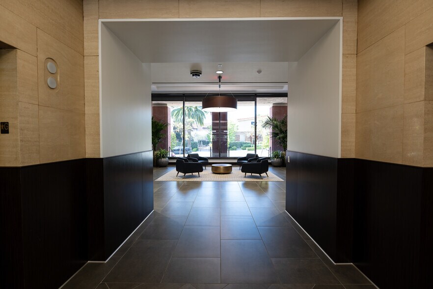 100 E Corson St, Pasadena, CA à louer - Photo intérieure – Image 3 sur 23