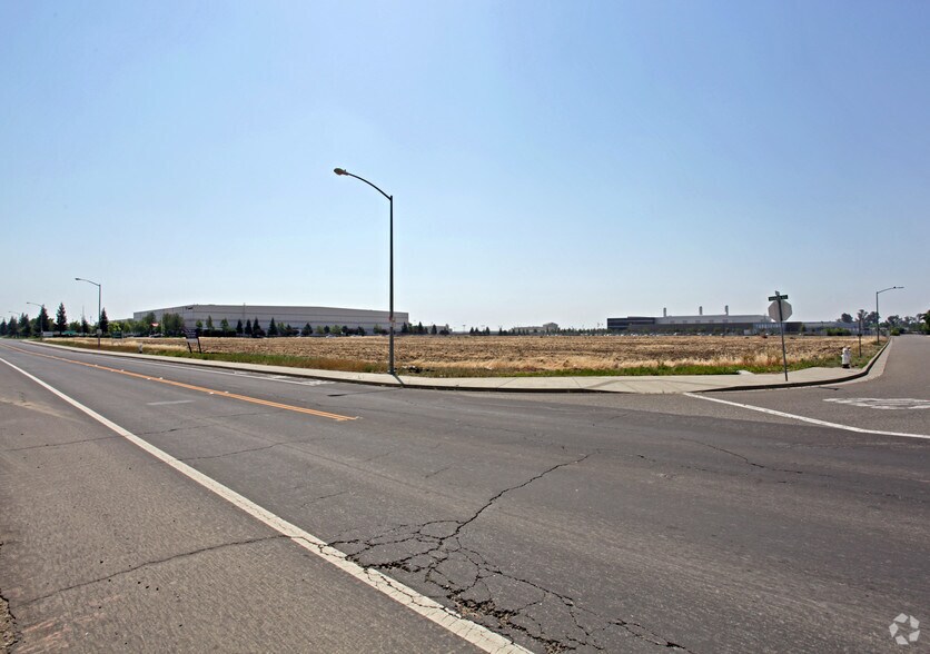 500 Vaughn Rd, Dixon, CA à vendre - Photo de l’immeuble – Image 2 sur 7